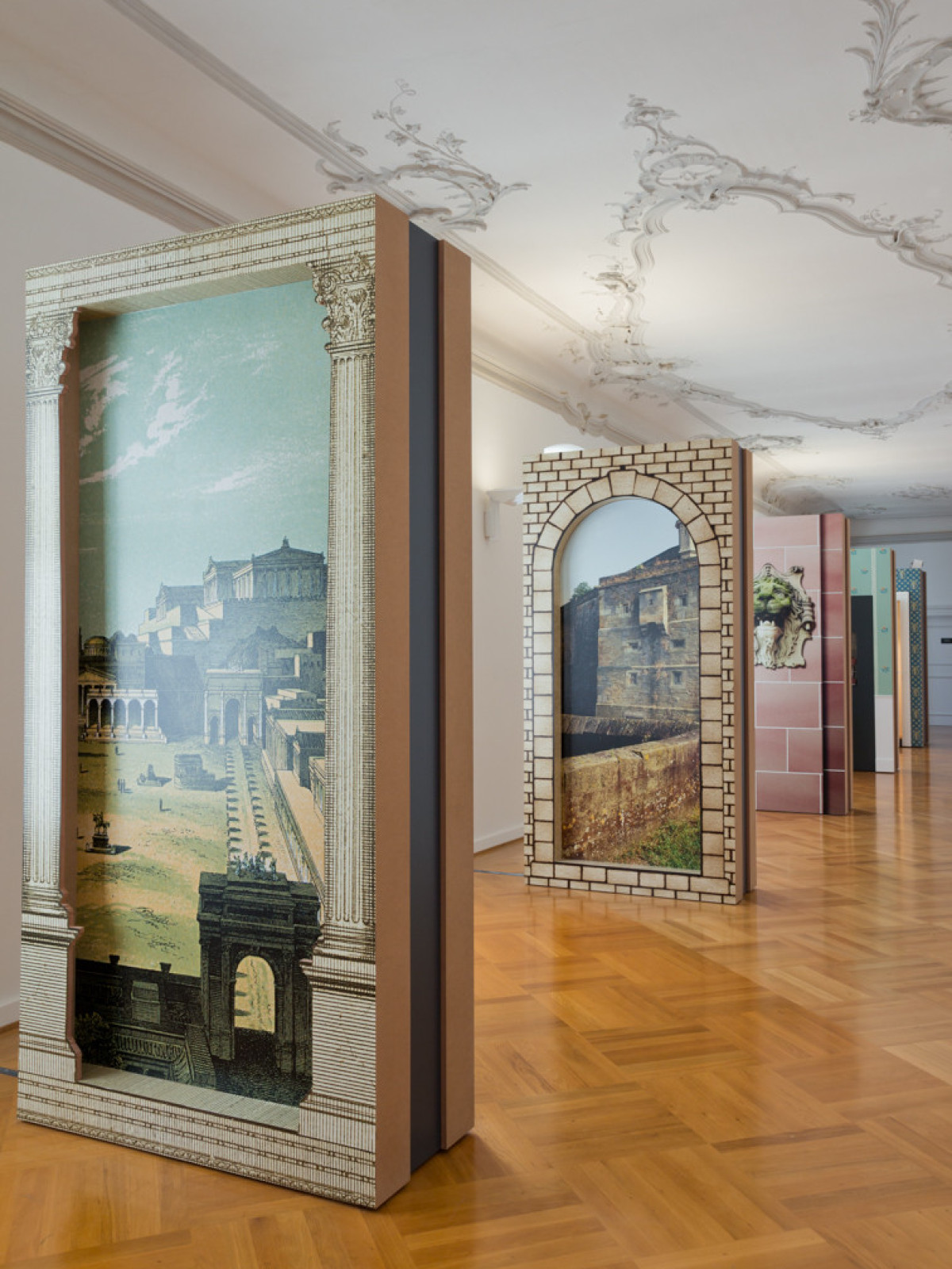 Gestalterische Umsetzung der Ausstellung nach Epochen